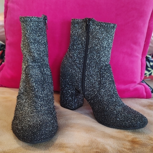 American Eagle Outfitters Silver and Black Glitter Ankle Boots Chunky Heel SZ 9 - Picture 3 of 11
